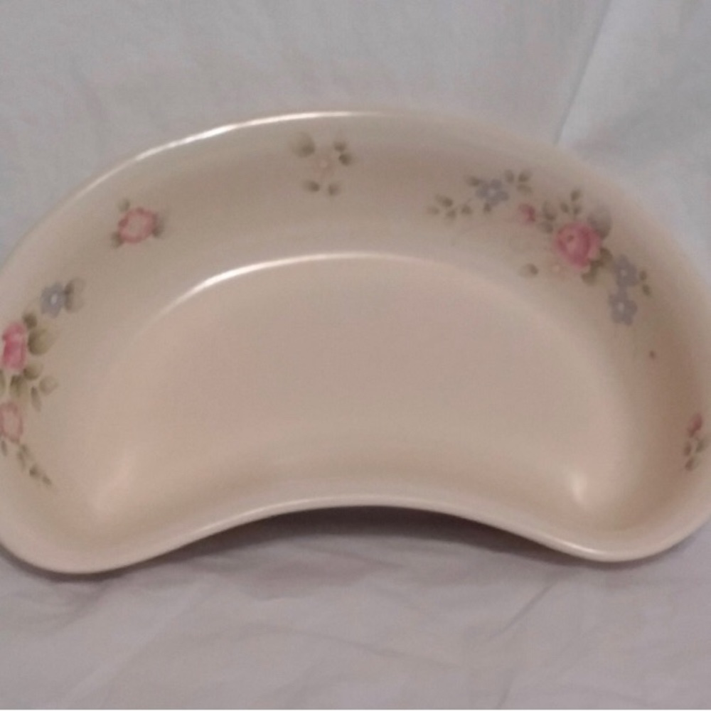 Pfaltzgraff Tea Rose French Quarter Cresent Bowl.